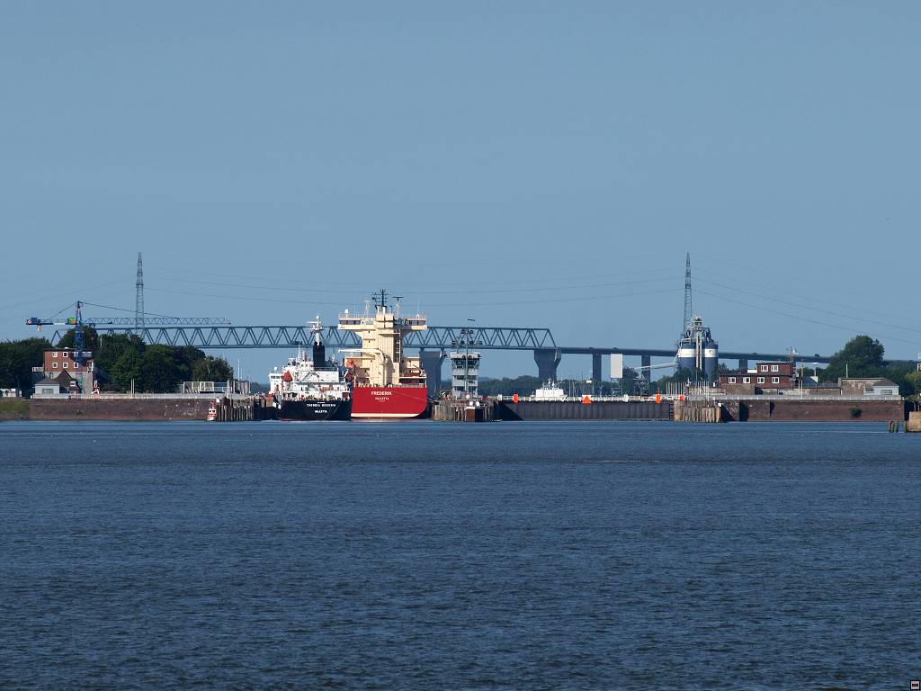 P7045859.jpg
