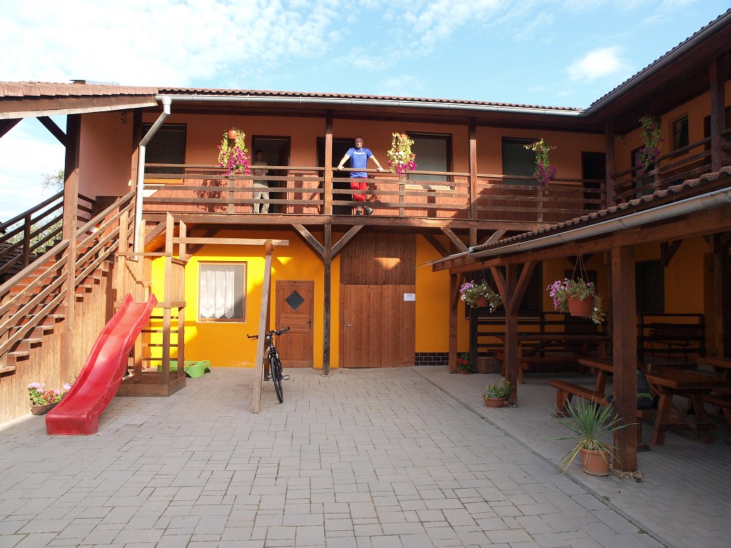 img00004.jpg