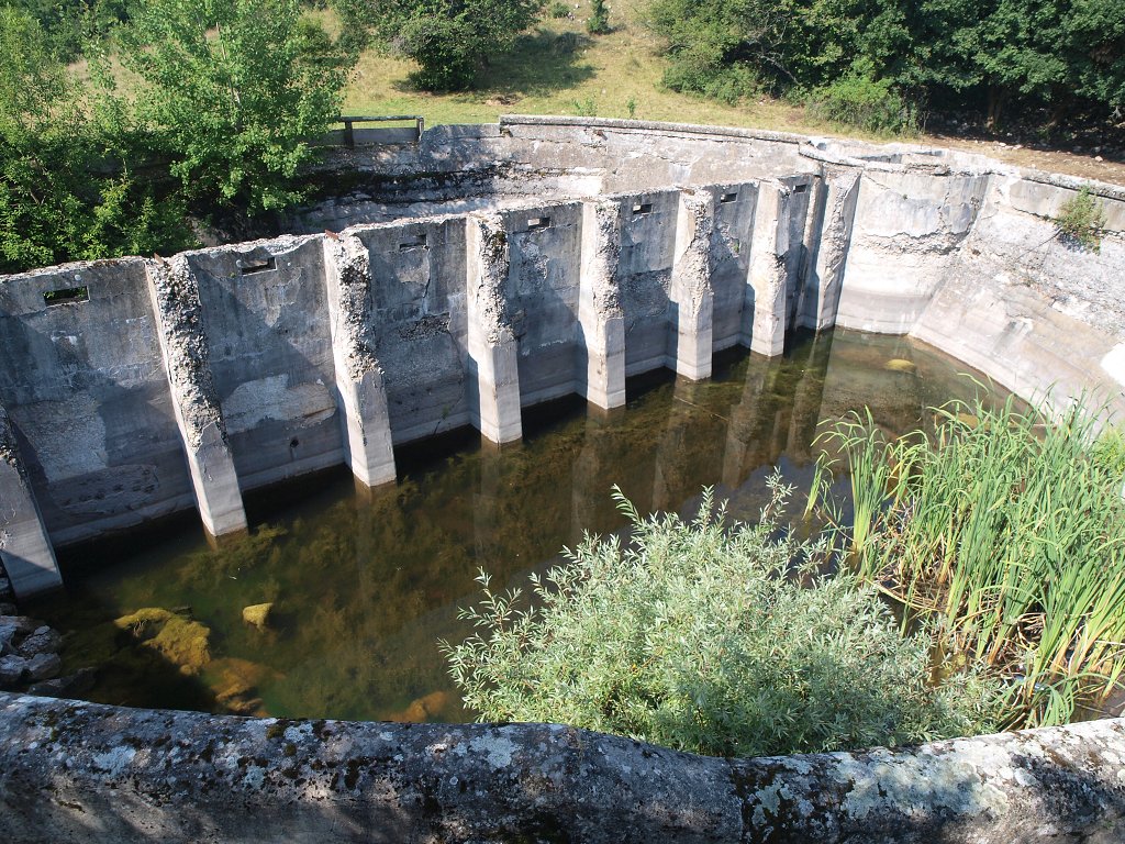 img00014.jpg